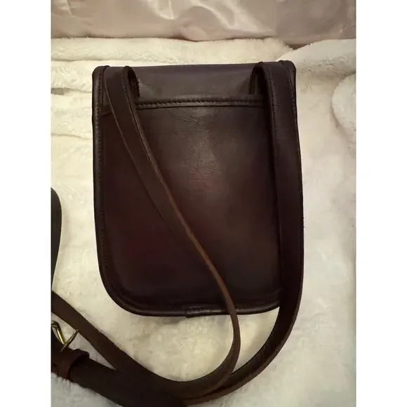 Coach Mahogany Sidepack Beautiful Condition - Picture 5 of 10